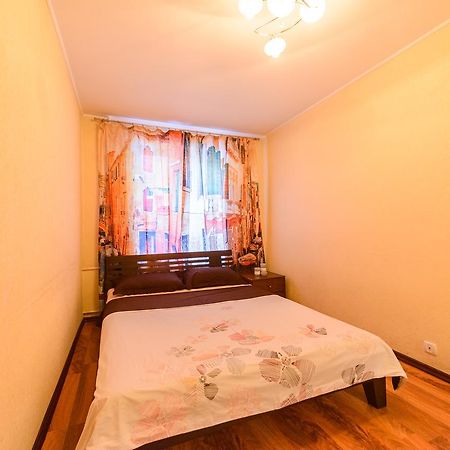 Apartment On Hryhoriia Chuprynky Kiev Exterior foto