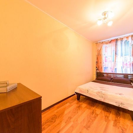 Apartment On Hryhoriia Chuprynky Kiev Exterior foto
