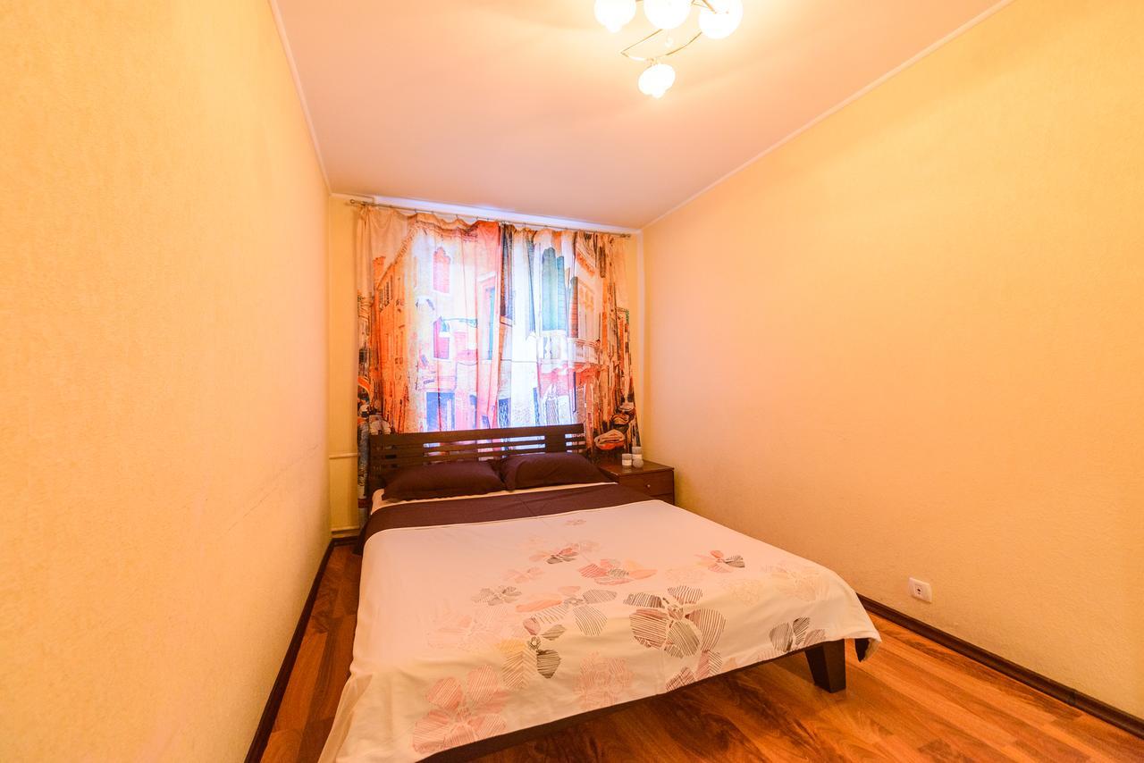 Apartment On Hryhoriia Chuprynky Kiev Exterior foto