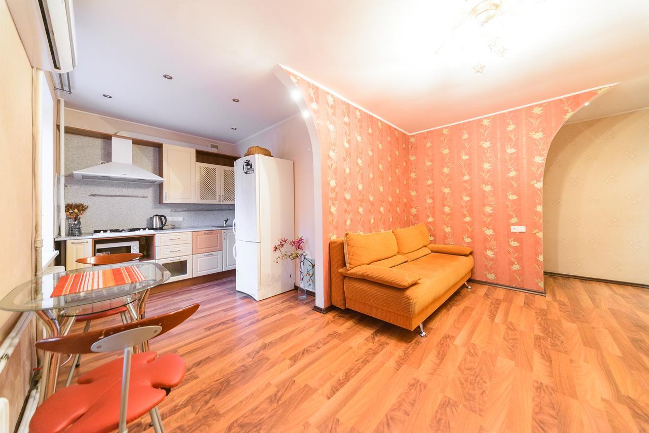 Apartment On Hryhoriia Chuprynky Kiev Exterior foto