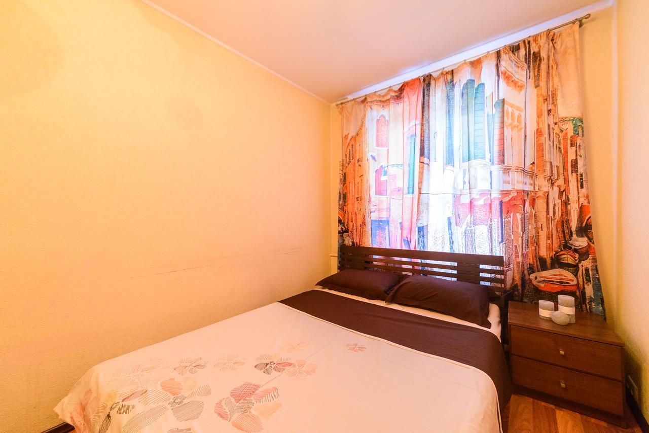Apartment On Hryhoriia Chuprynky Kiev Exterior foto