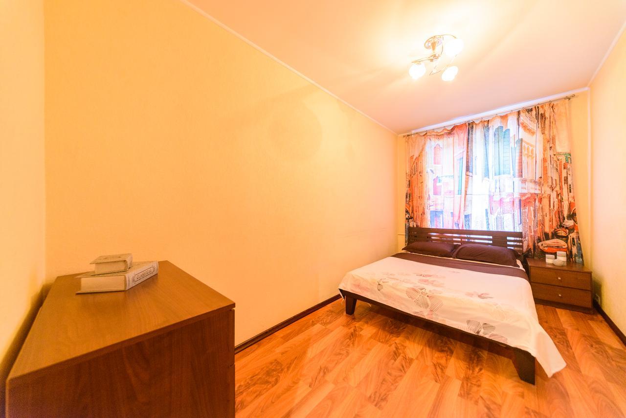 Apartment On Hryhoriia Chuprynky Kiev Exterior foto