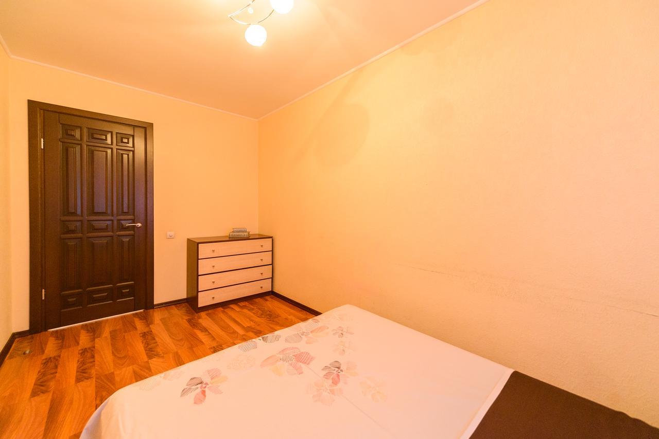 Apartment On Hryhoriia Chuprynky Kiev Exterior foto
