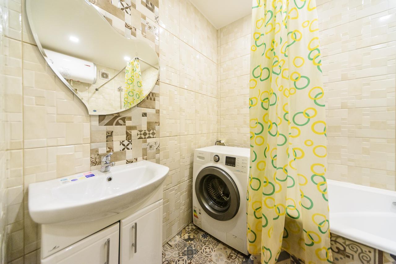 Apartment On Hryhoriia Chuprynky Kiev Exterior foto
