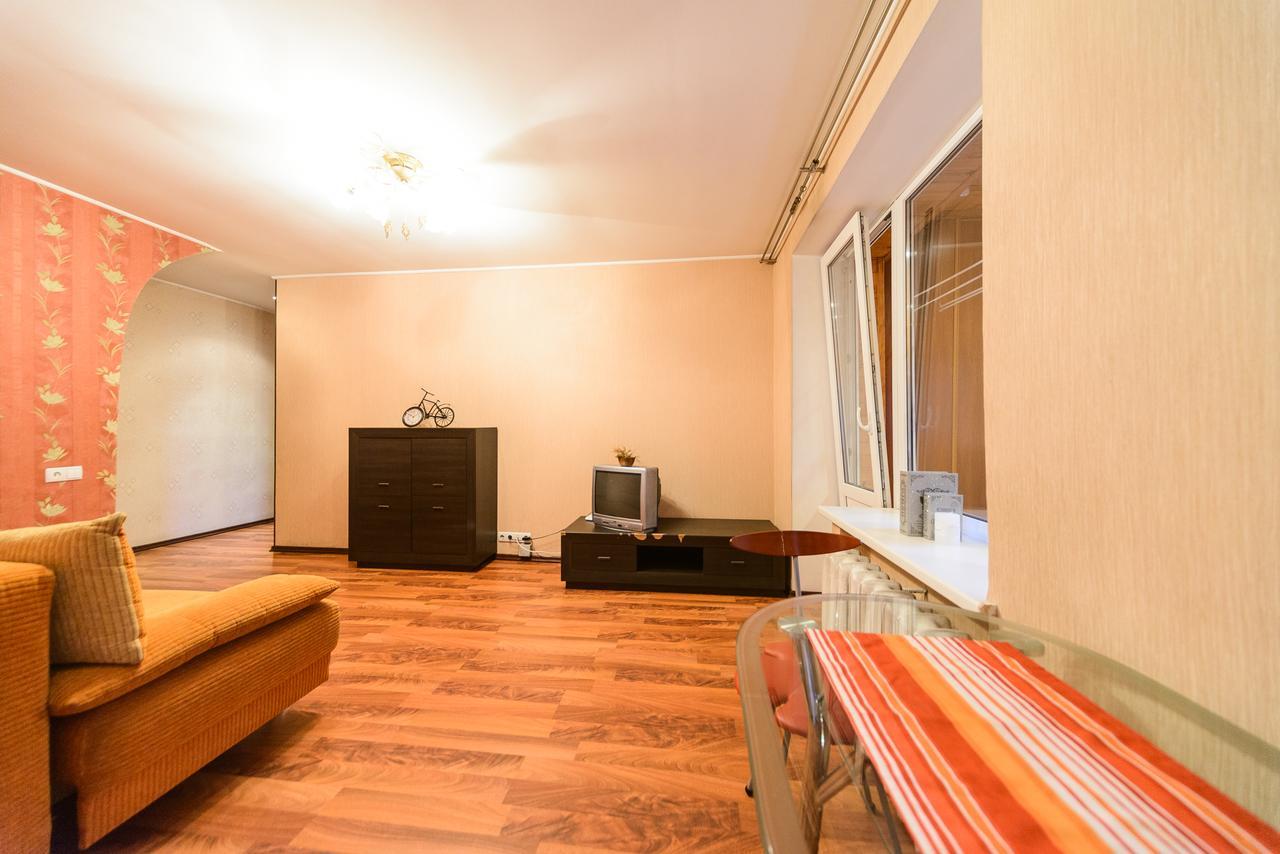 Apartment On Hryhoriia Chuprynky Kiev Exterior foto
