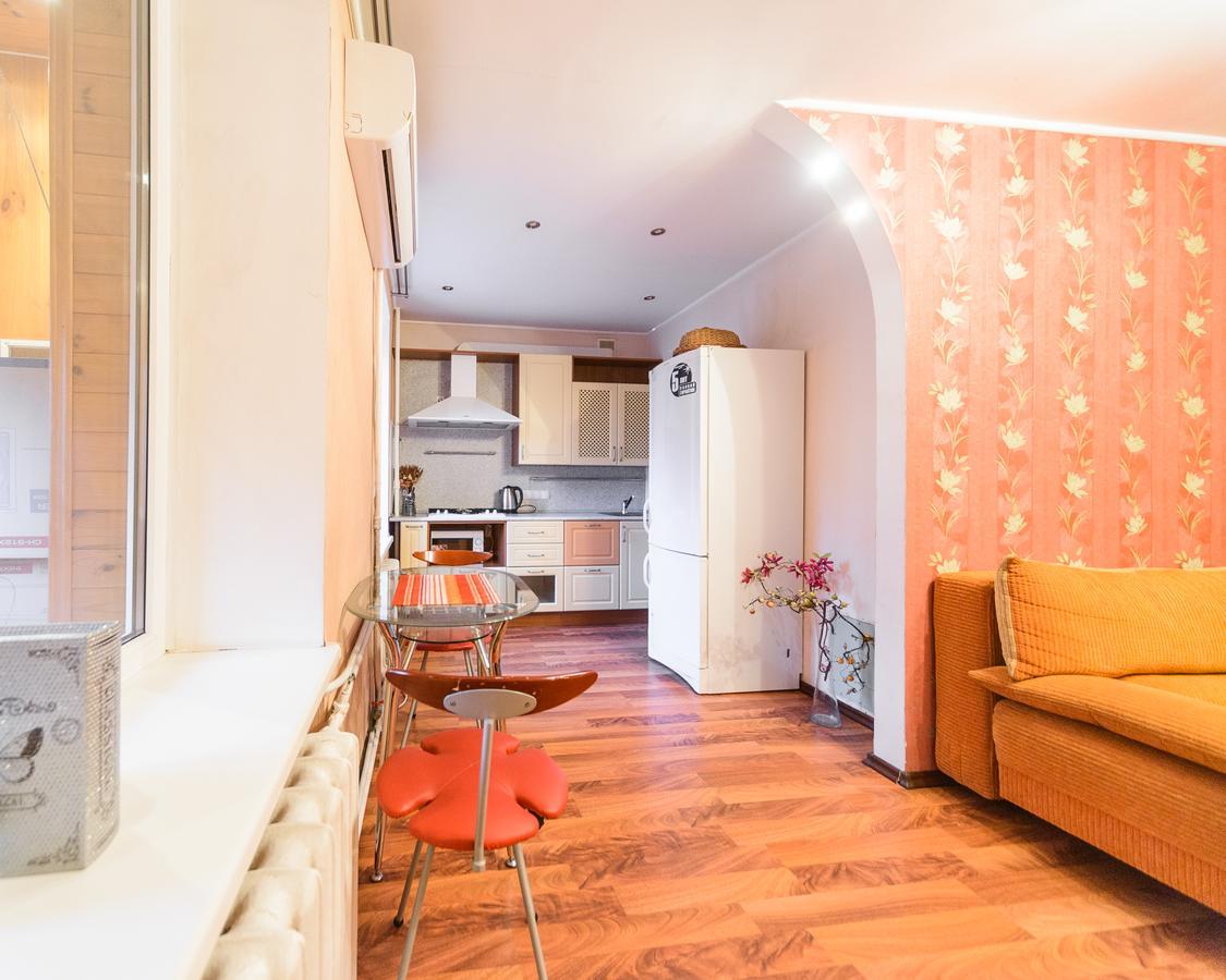 Apartment On Hryhoriia Chuprynky Kiev Exterior foto